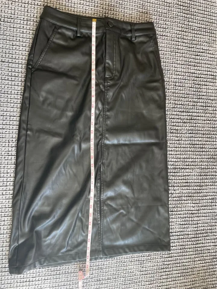 Fake leather skirt(s) image indicator(4)
