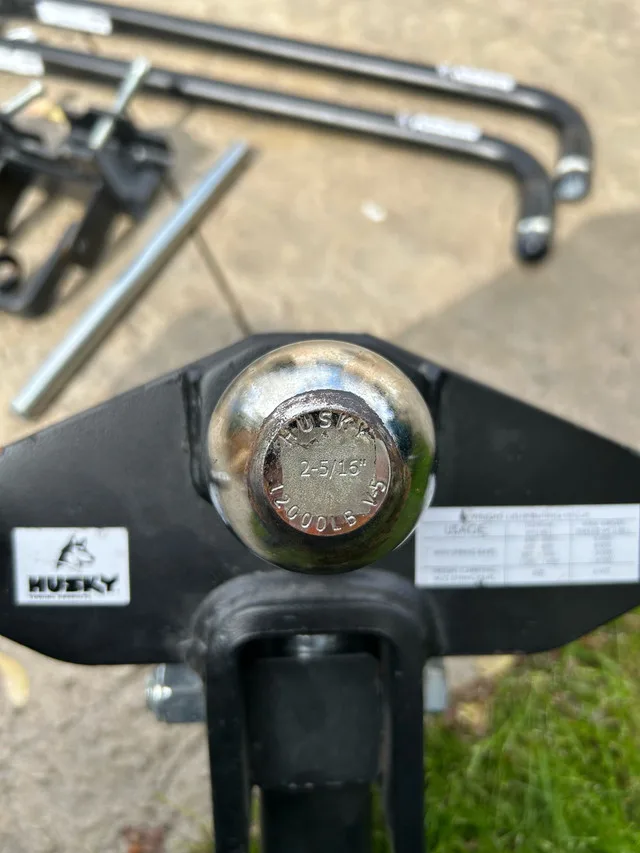 Husky towing weight distribution receiver and sway bars. image indicator(4)