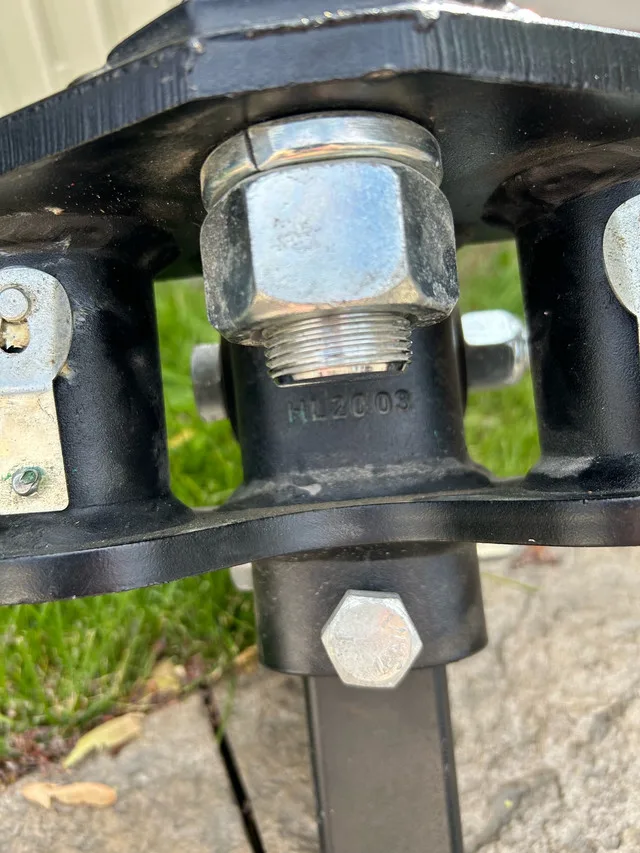 Husky towing weight distribution receiver and sway bars. image indicator(5)