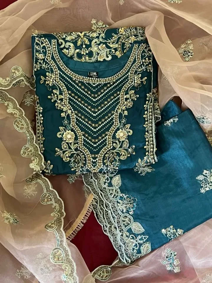 Beautiful 3 pcs fancy suit image indicator(2)