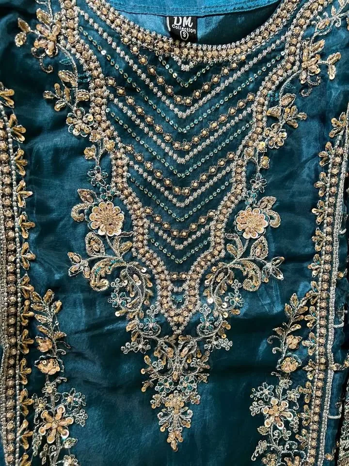 Beautiful 3 pcs fancy suit image indicator(3)