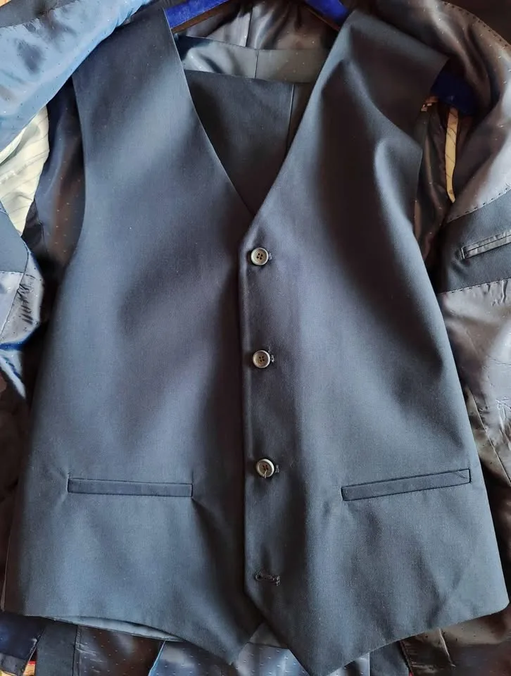 London Fog Boys 18T 3-Piece Suit - Worn Once! image indicator(3)