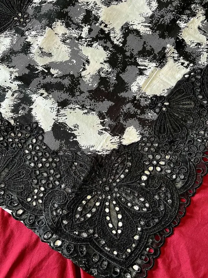 Beautiful 3 pcs suit image indicator(3)