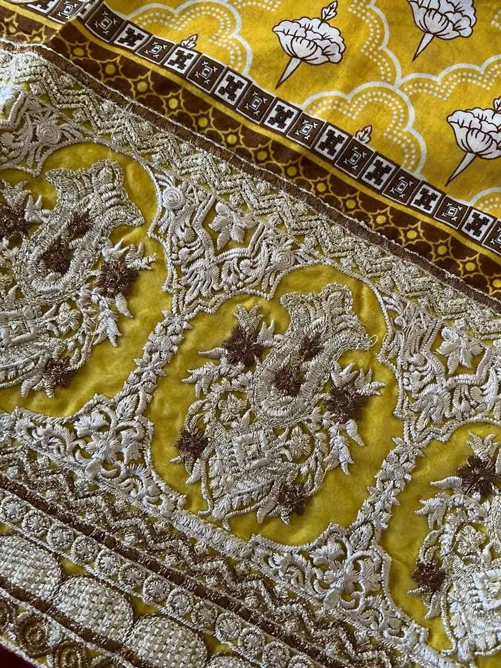 Beautiful 3 pcs suit image indicator(3)