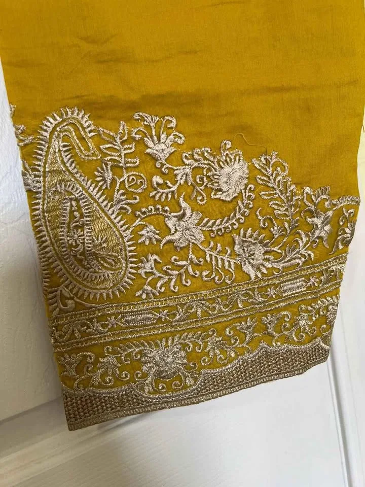 Beautiful 3 pcs suit image indicator(4)