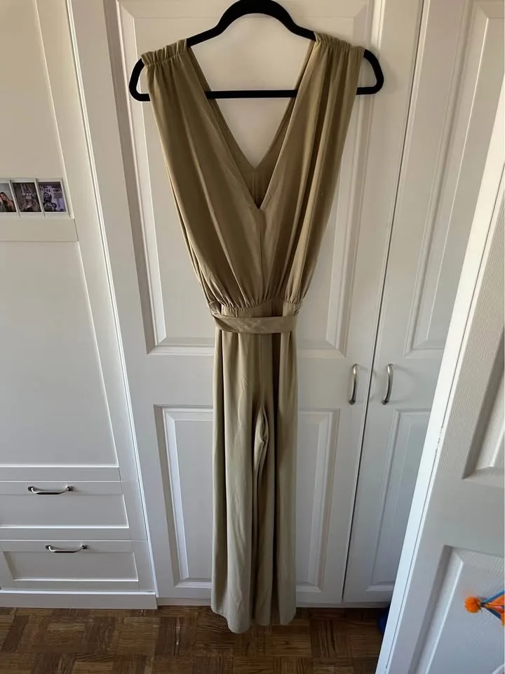Aritzia Jumpsuit NWT size Small image indicator(5)