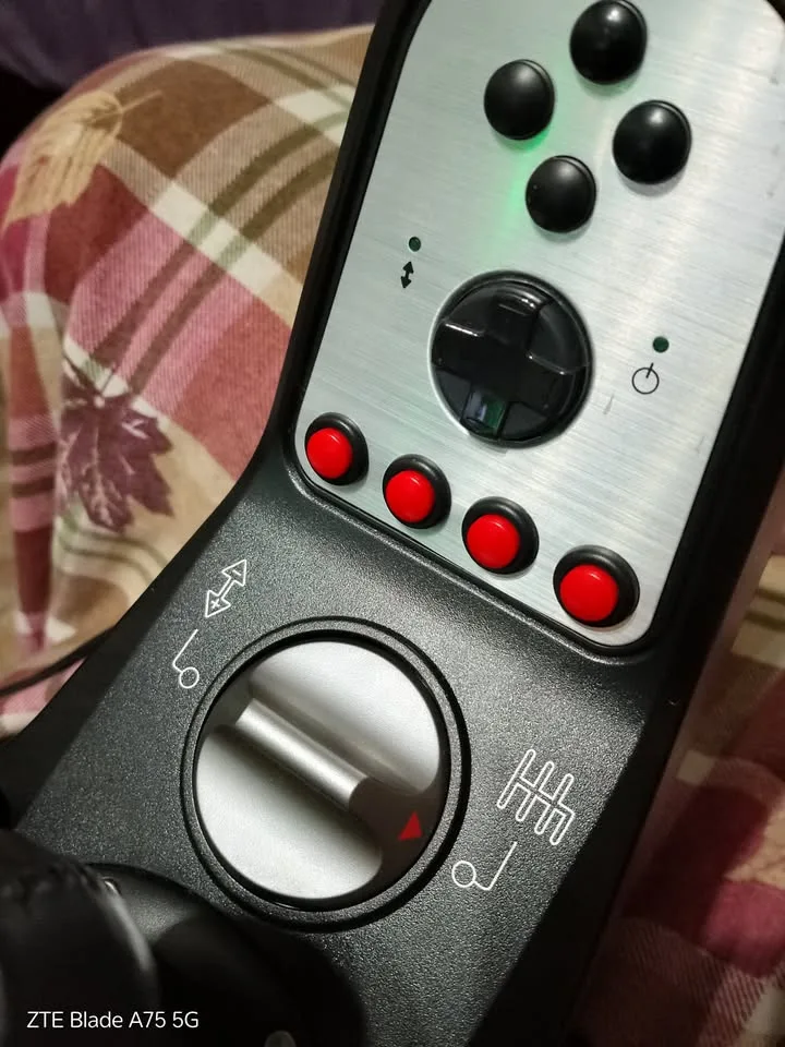 Logitech G25 Racing Wheel + Pedals + 6-Speed Shifter image indicator(3)