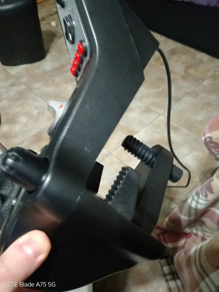 Logitech G25 Racing Wheel + Pedals + 6-Speed Shifter image indicator(4)