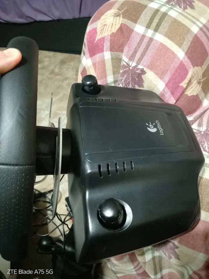 Logitech G25 Racing Wheel + Pedals + 6-Speed Shifter image indicator(6)