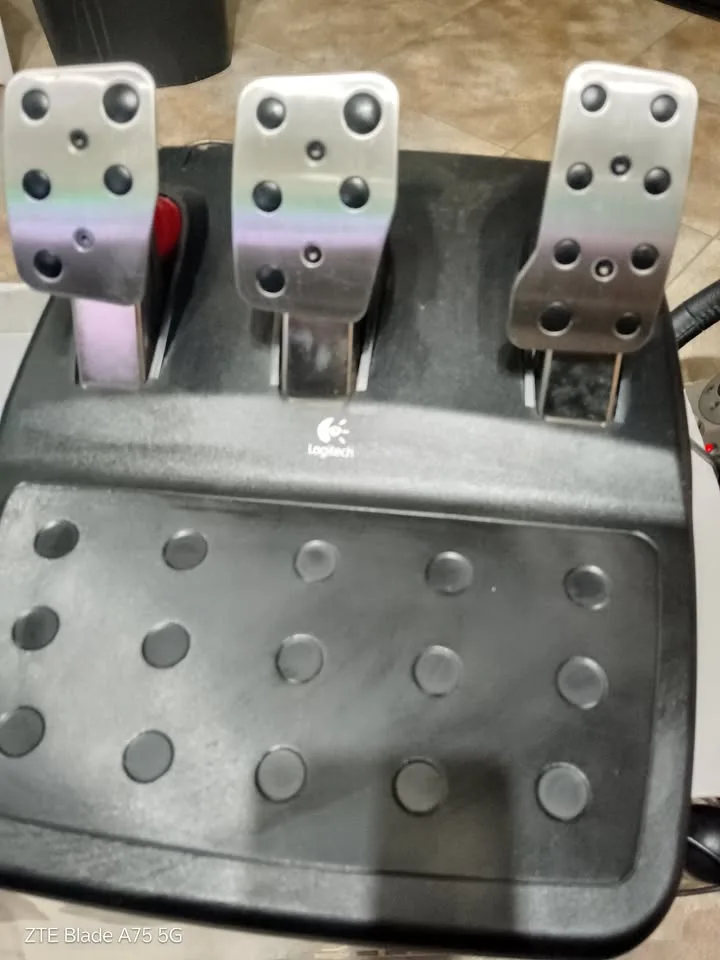 Logitech G25 Racing Wheel + Pedals + 6-Speed Shifter image indicator(7)