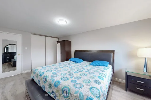 Private rooms available in Markham image indicator(2)