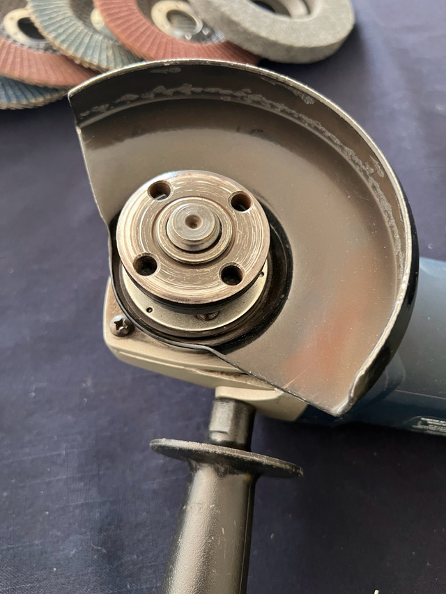 Mastercraft 4.5 Angle Grinder 7A & disc packages - photo 2