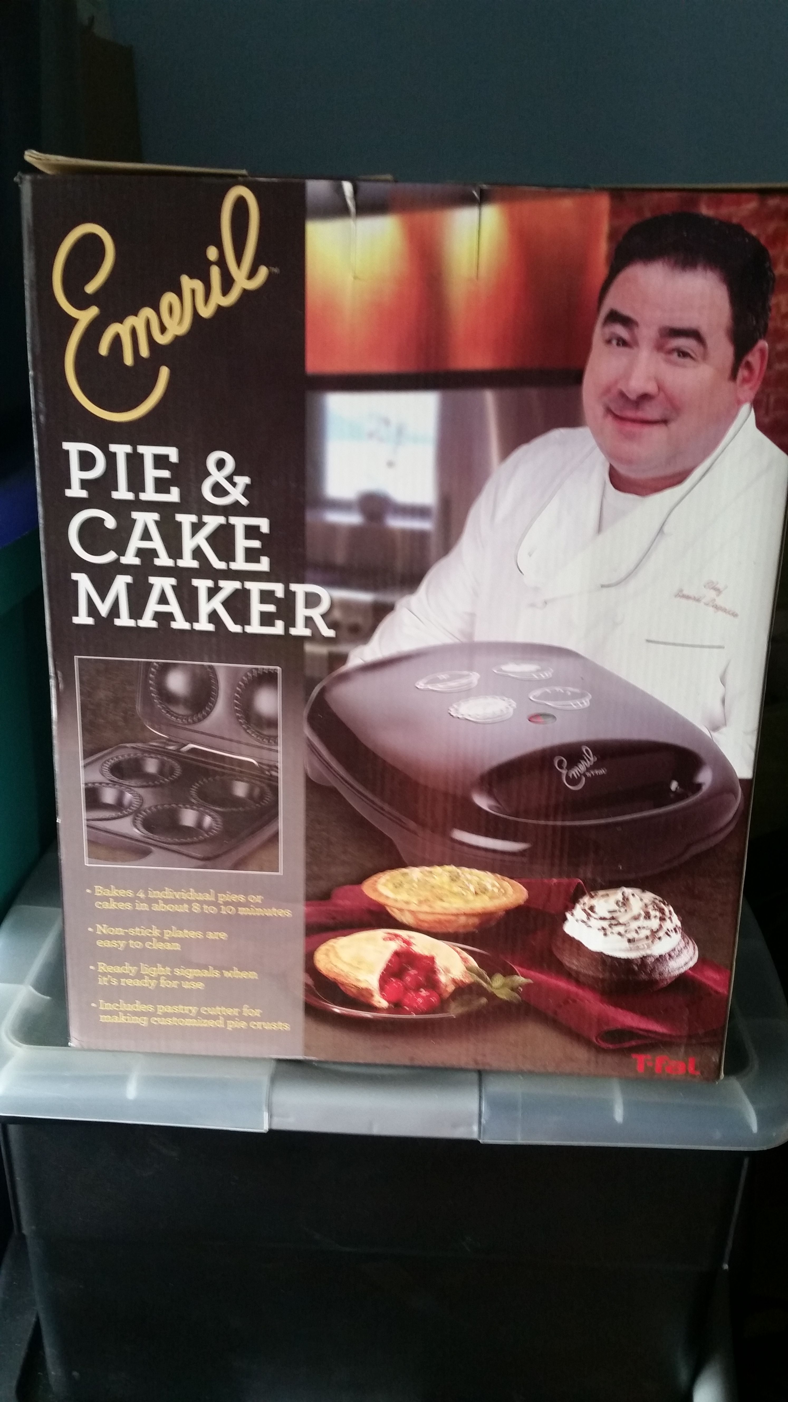 Emeril Mini Pie / Cake Maker GREAT GIFT! * PRICE REDUCED*