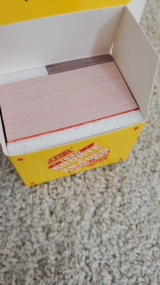 1990 Score Rookie and Traded Baseball Card Set image indicator(4)