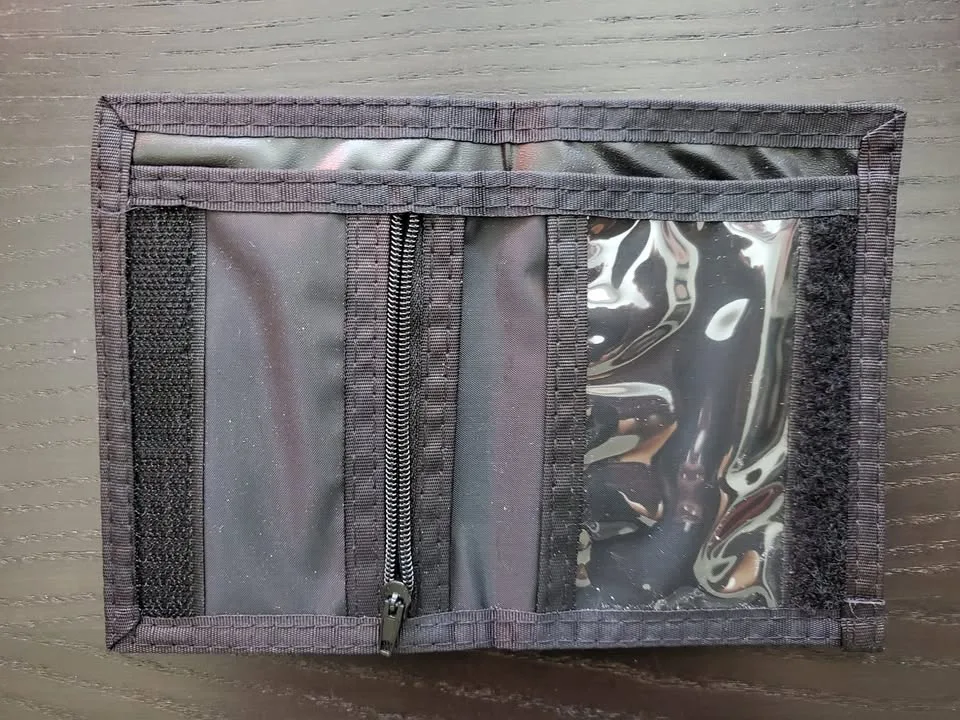 Edgewater Casino Velcro Wallet (never been used) image indicator(3)