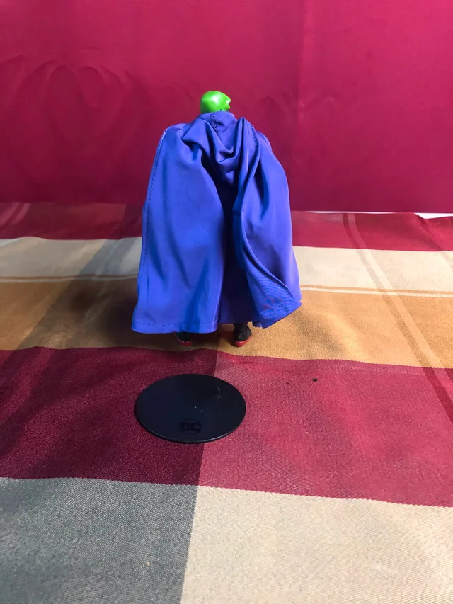 McFarlane Martian Man Hunter with Cloth Cape Mod image indicator(2)