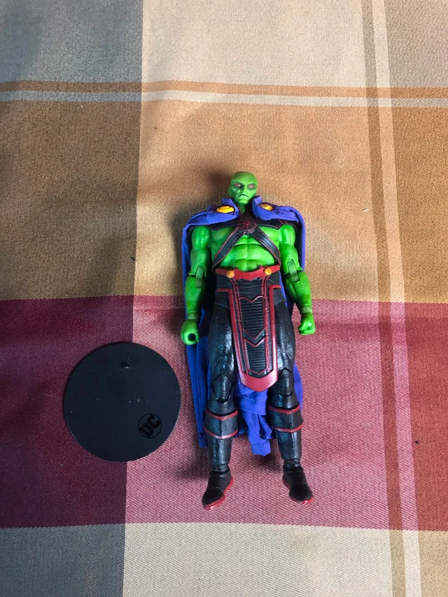 McFarlane Martian Man Hunter with Cloth Cape Mod image indicator(3)