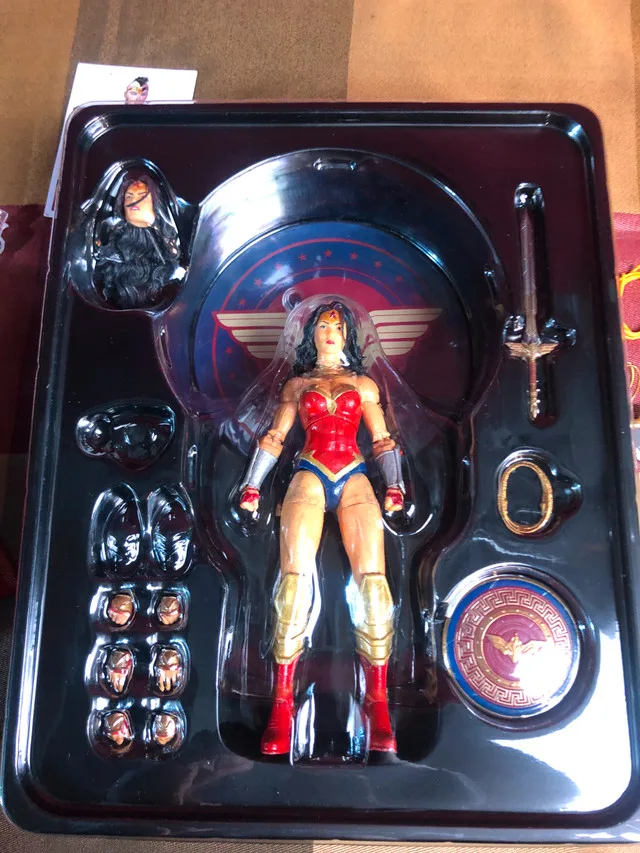 Mezco Wonder Woman (Custom) image indicator(4)