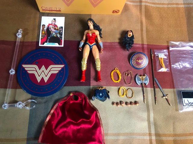 Mezco Wonder Woman (Custom) image indicator(5)