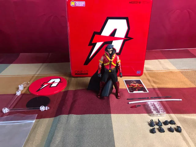 Mezco Tim Drake Robin (Custom) image indicator(3)