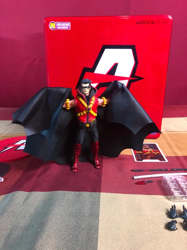Mezco Tim Drake Robin (Custom) image indicator(5)