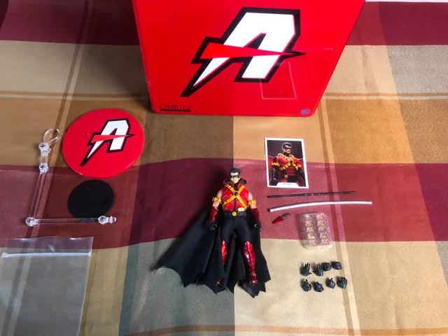 Mezco Tim Drake Robin (Custom) image indicator(7)