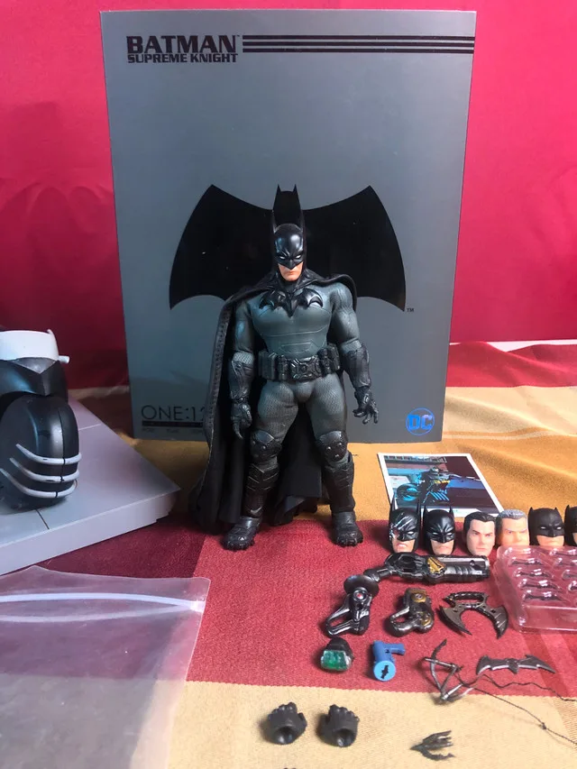 Mezco Ultimate Batman (Custom) thumbnail