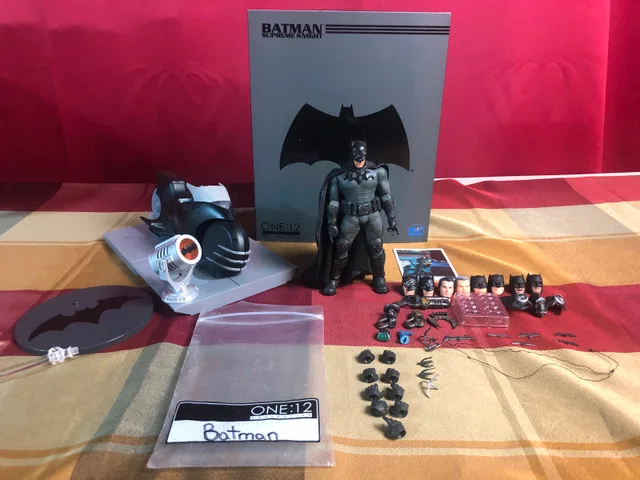 Mezco Ultimate Batman (Custom) image indicator(2)
