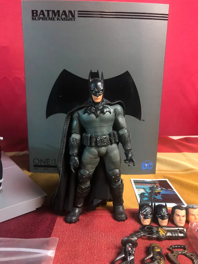 Mezco Ultimate Batman (Custom) image indicator(3)