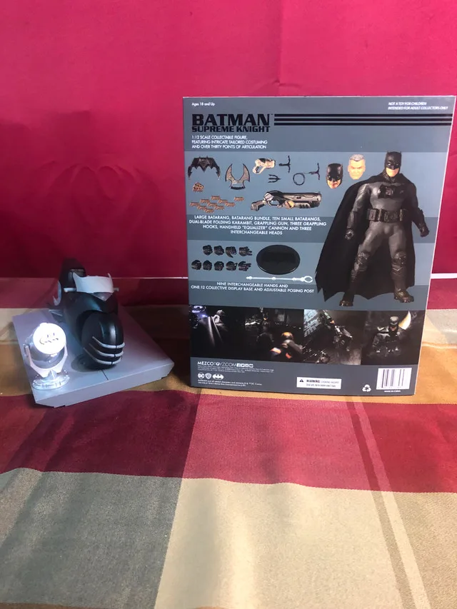 Mezco Ultimate Batman (Custom) image indicator(4)