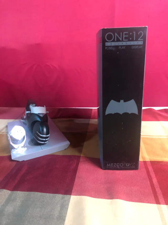 Mezco Ultimate Batman (Custom) image indicator(6)