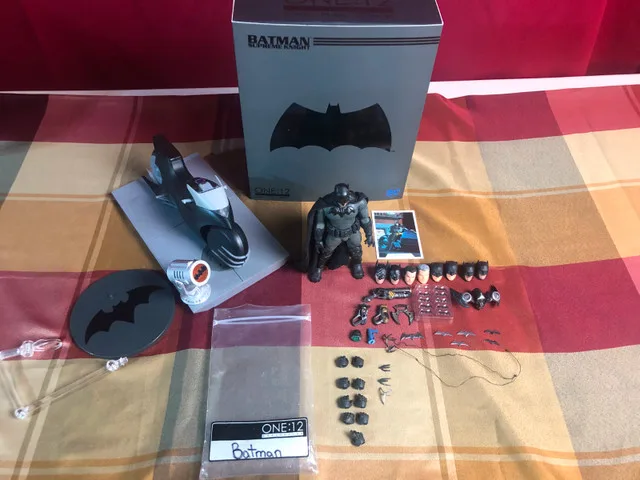 Mezco Ultimate Batman (Custom) image indicator(8)