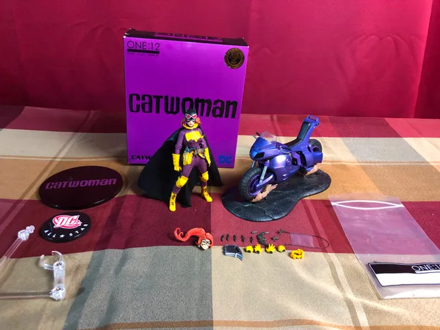 Mezco Batgirl with Batcycle (Custom) image indicator(4)