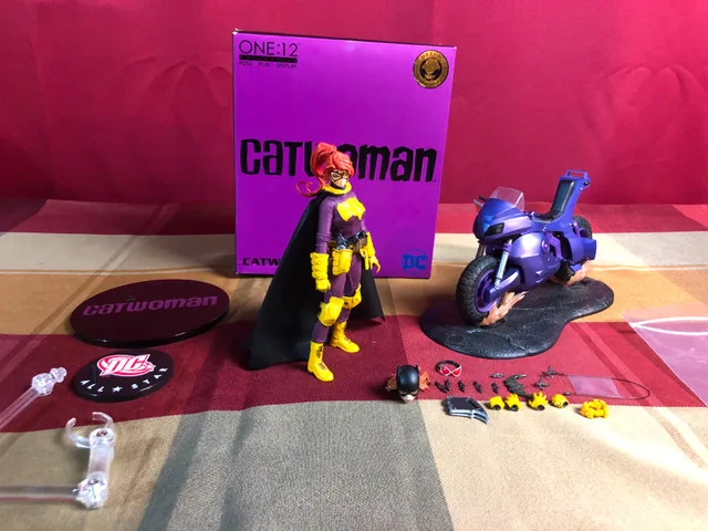 Mezco Batgirl with Batcycle (Custom) image indicator(5)