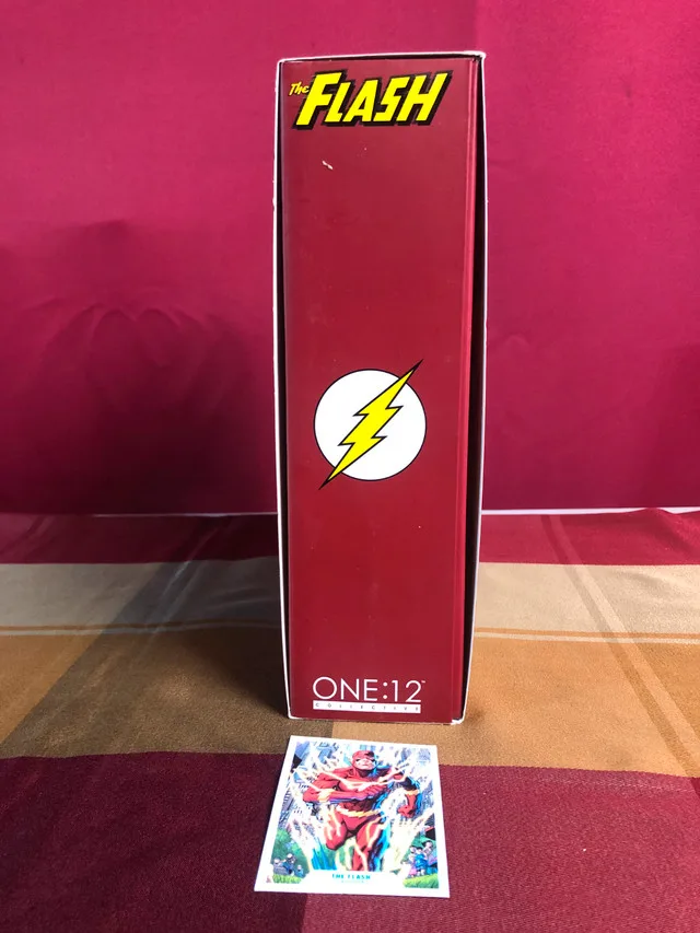 Mezco The Flash (with additional heads) image indicator(3)
