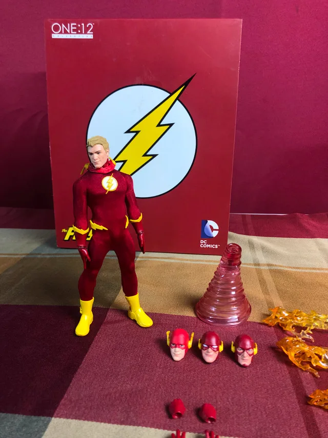 Mezco The Flash (with additional heads) image indicator(4)
