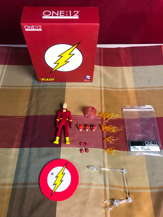 Mezco The Flash (with additional heads) image indicator(6)