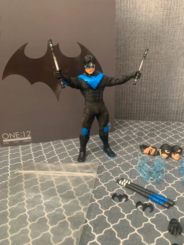 Mezco Nightwing & Batcycle (Custom) image indicator(4)