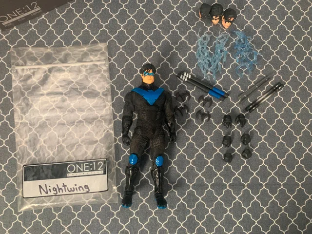 Mezco Nightwing & Batcycle (Custom) image indicator(7)