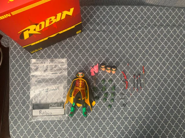 Mezco Robin (modified) image indicator(6)