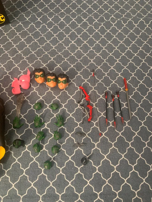 Mezco Robin (modified) image indicator(7)