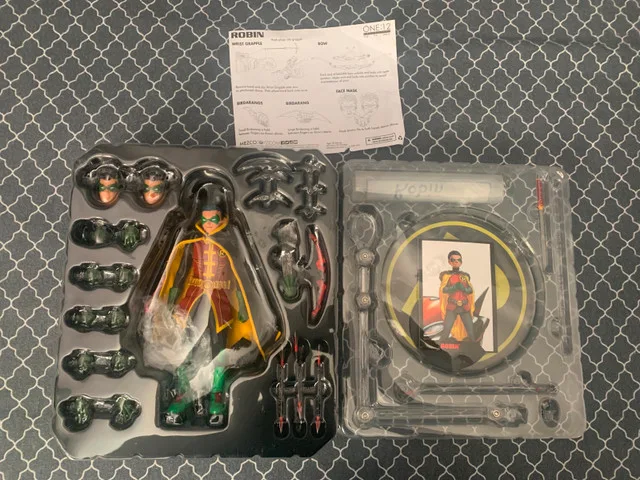 Mezco Robin (modified) image indicator(8)