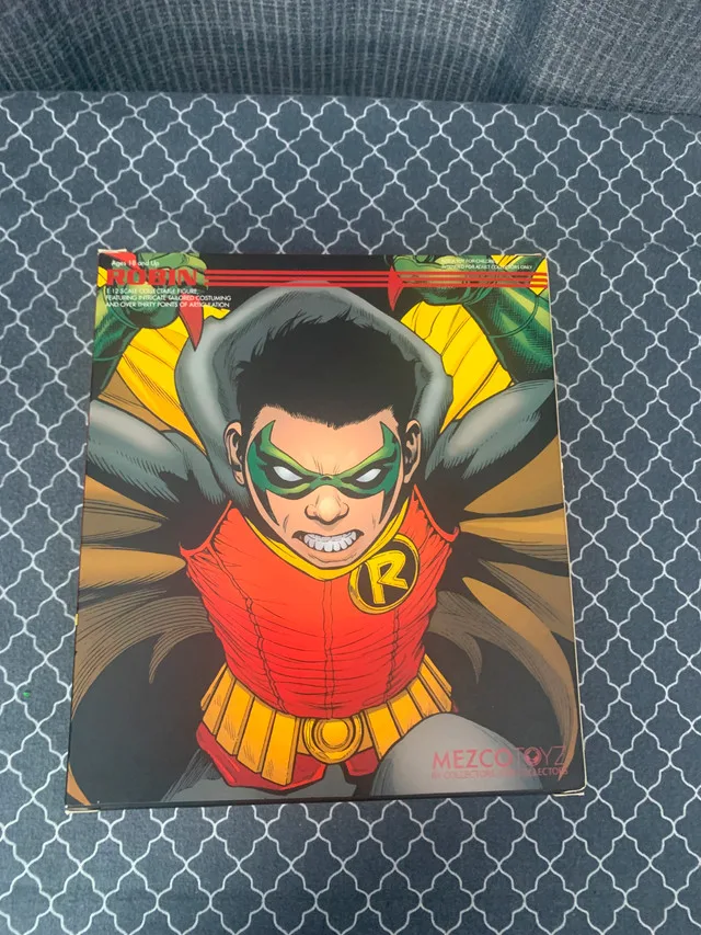 Mezco Robin (modified) image indicator(9)