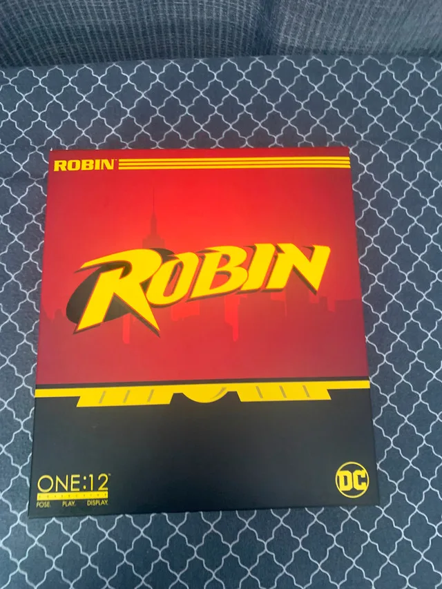 Mezco Robin (modified) image indicator(10)
