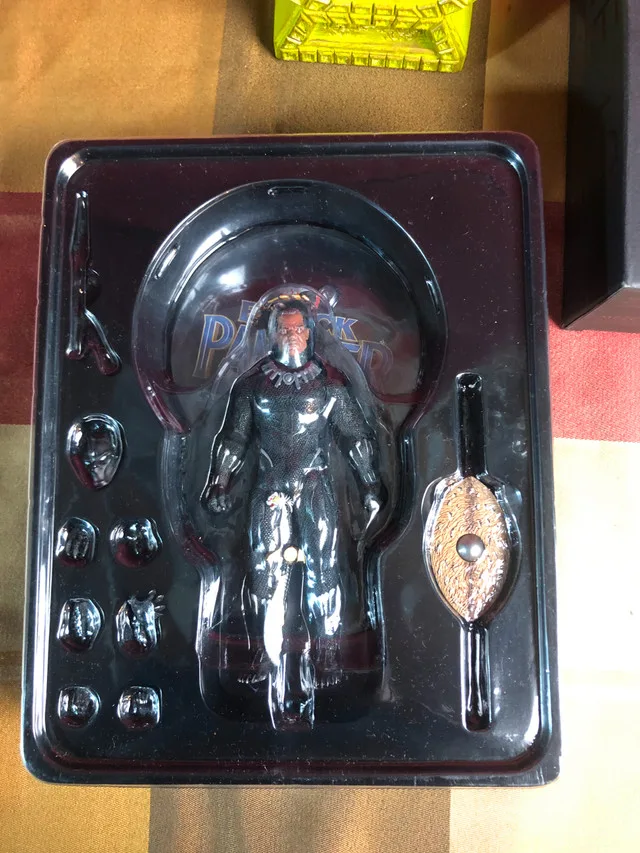 Mezco Black Panther (Custom) with Storm/Wakanda Forces image indicator(4)