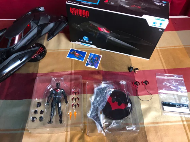 Mezco Batman Beyond with Mcfarlane Batman Beyond Batmobile image indicator(4)