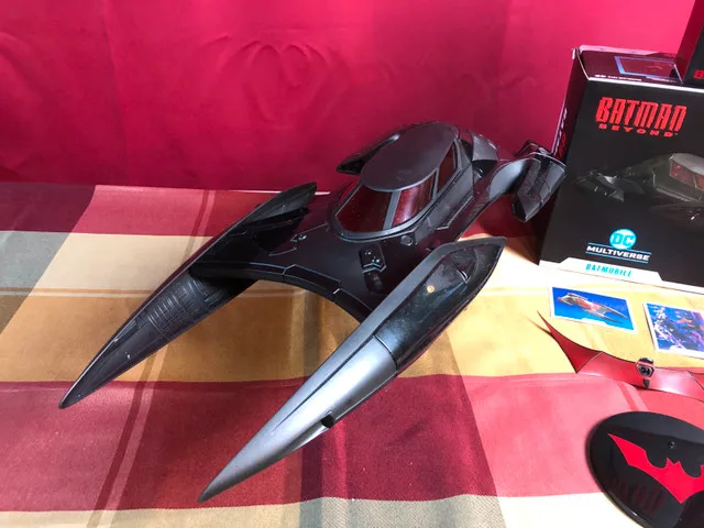 Mezco Batman Beyond with Mcfarlane Batman Beyond Batmobile image indicator(10)