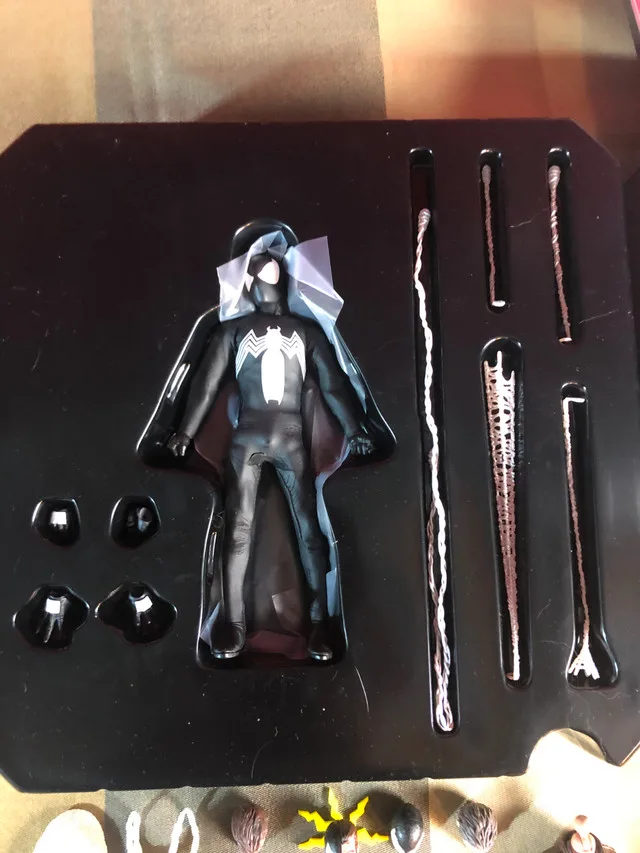 Mezco Symbiote Spider-Man image indicator(3)