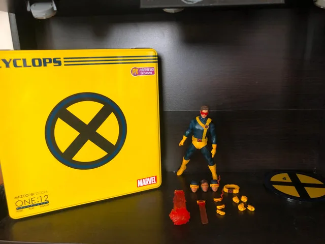 Mezco Cyclops image indicator(6)