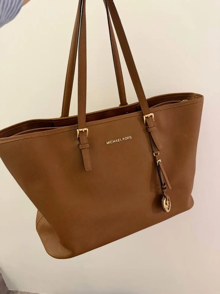 Michael Kors Luggage Macbook Tote $40 (purchased 10+ years ago) image indicator(3)